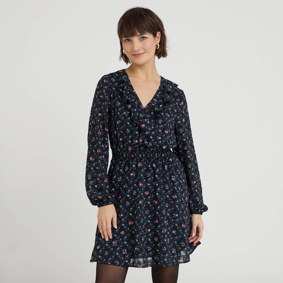 Robe courte &eacute;vas&eacute;e col v manches longues noir femme