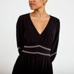 Robe courte &eacute;vas&eacute;e col v manches 3/4 noir femme