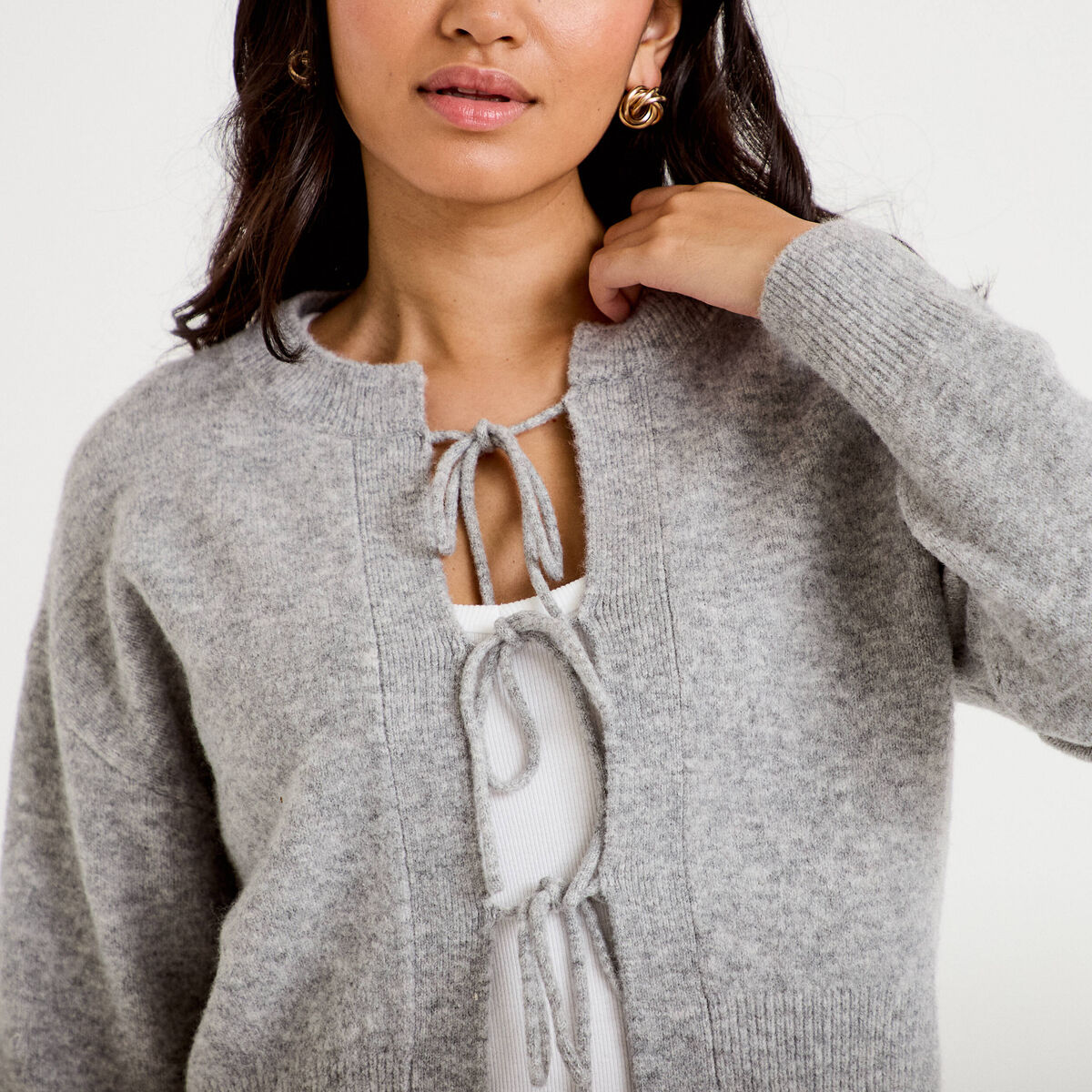 Gilet court nou&eacute; gris clair femme