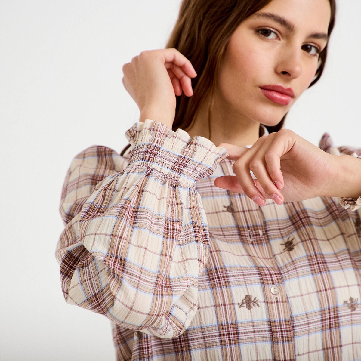 Blouse ample col montant manches longues beige femme