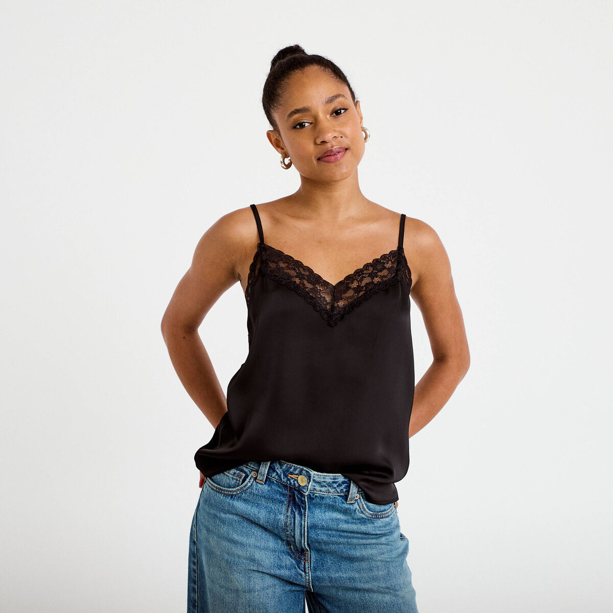 D&eacute;bardeur ajust&eacute; d&eacute;collet&eacute; dentelle noir femme