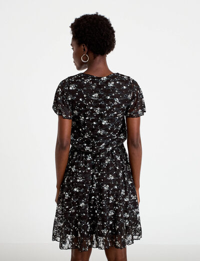 Robe courte &eacute;vas&eacute;e en dentelle col v noir femme
