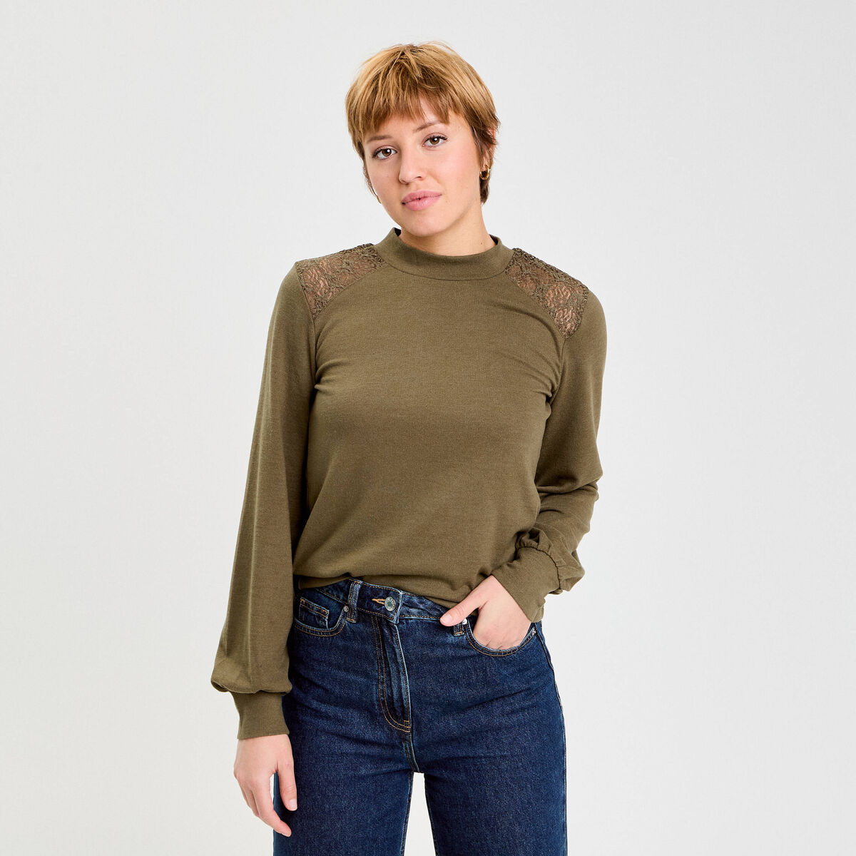 T-shirt manches longues d&eacute;tails ajour&eacute;s vert kaki femme