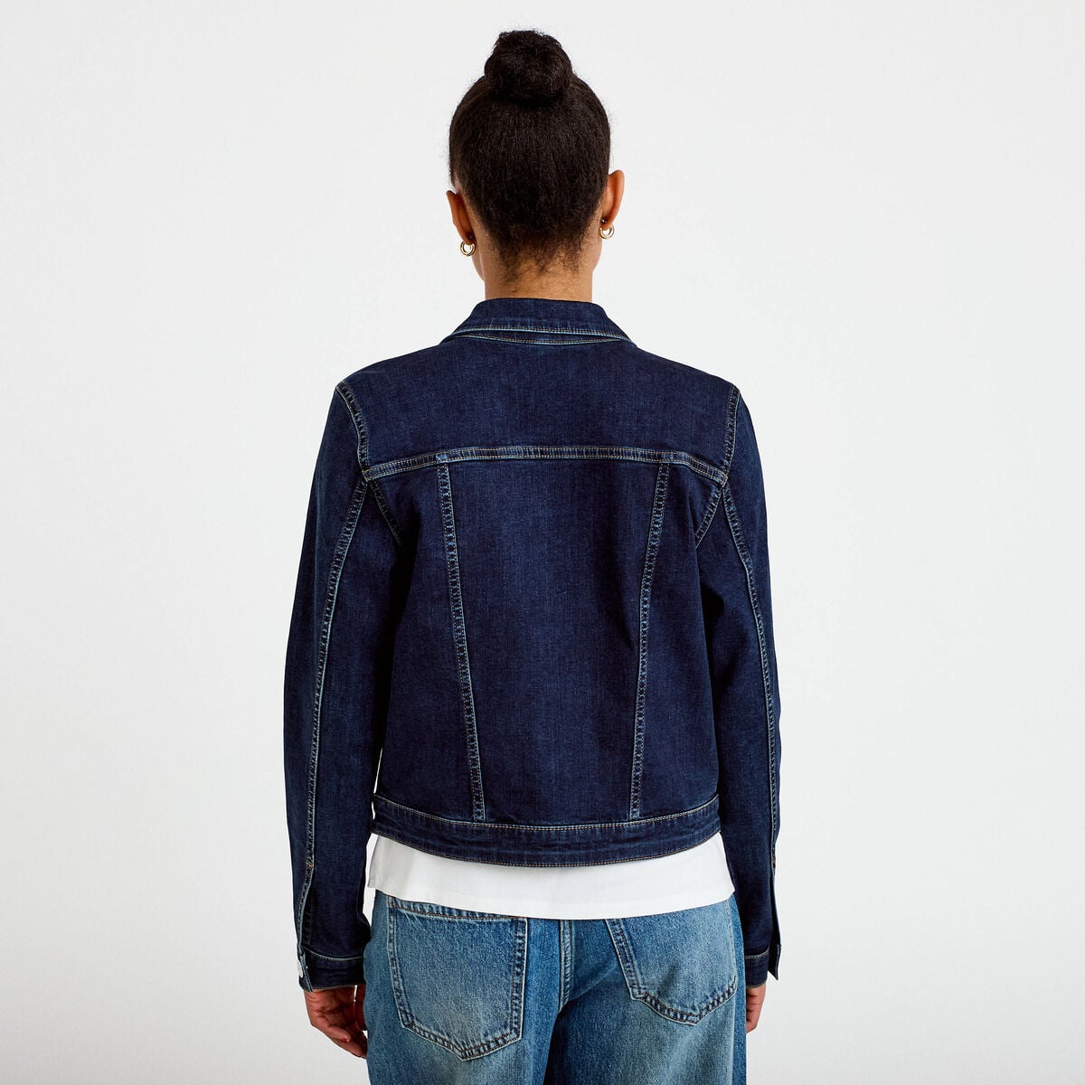 Veste cintr&eacute;e en jean col classique denim brut femme