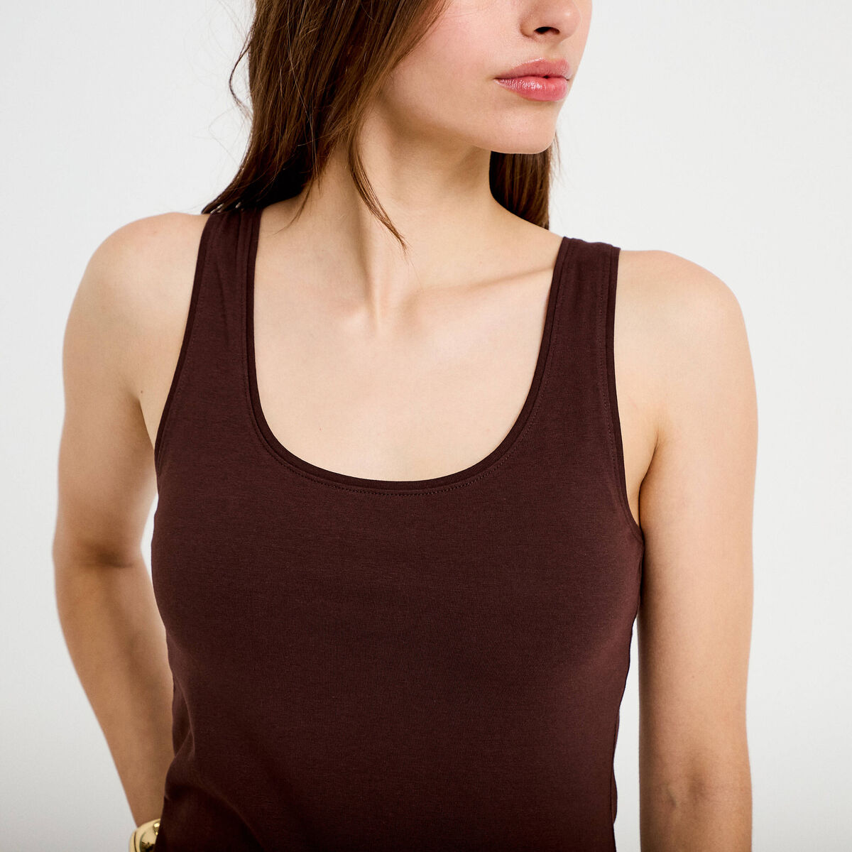 D&eacute;bardeur bretelles larges marron fonc&eacute; femme