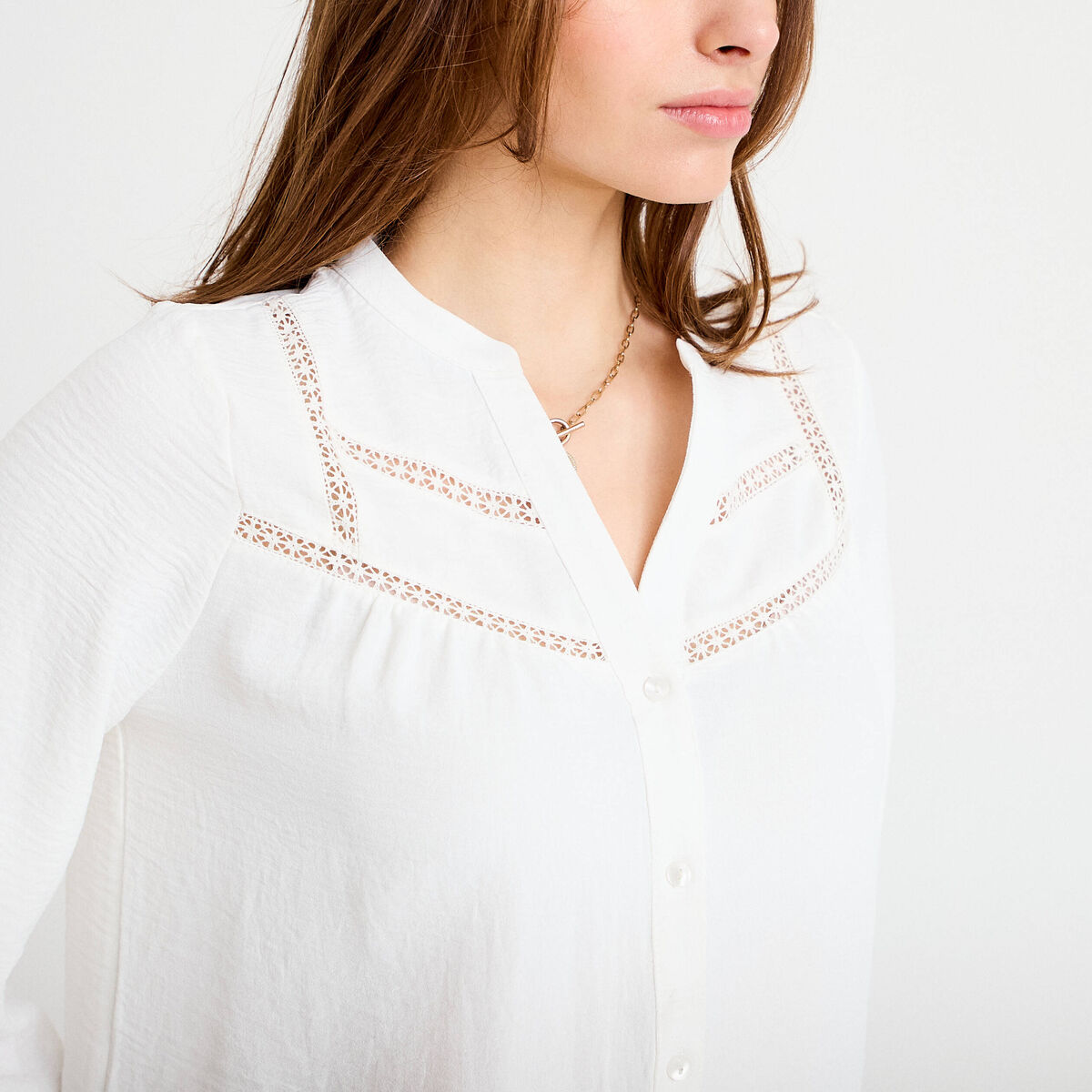 Blouse ajour&eacute;e col v manches longues ecru femme