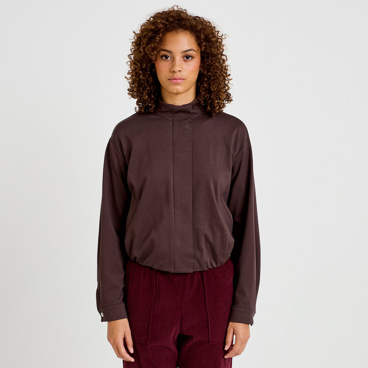 Veste cropped bas resserr&eacute; marron fonc&eacute; femme