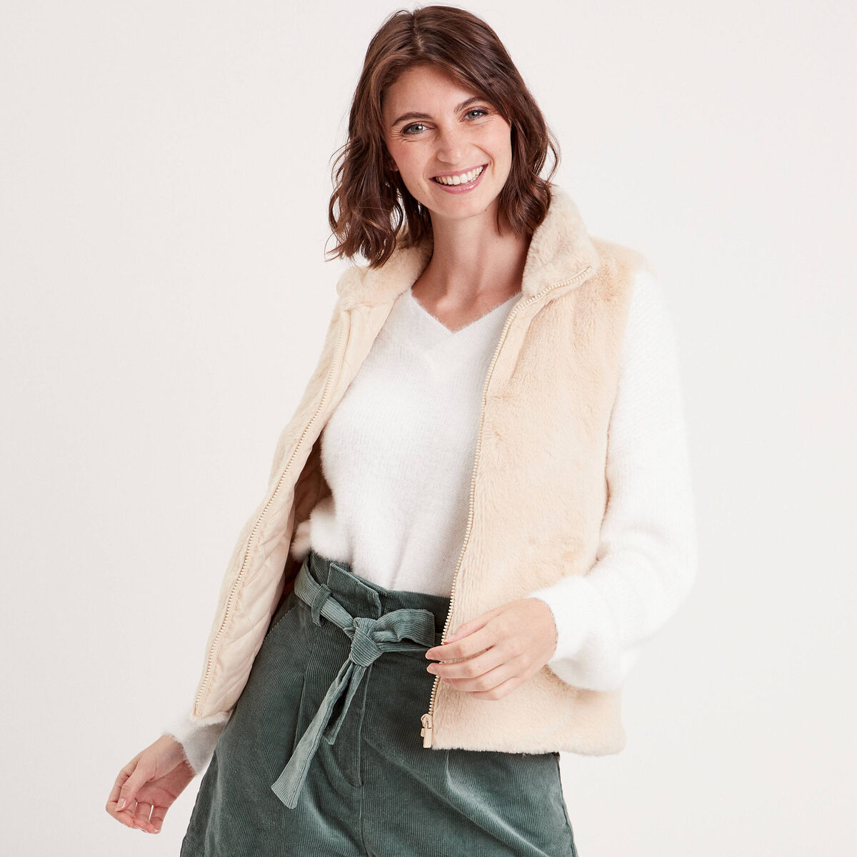 Veste courte ajust&eacute;e sans manches ivoire femme