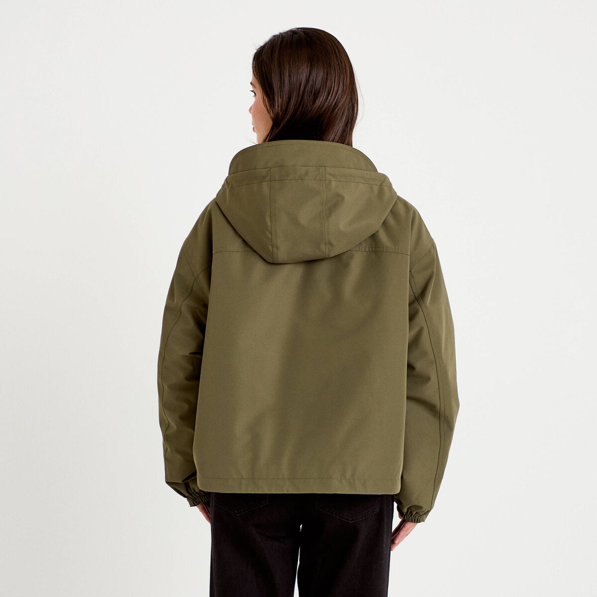 Veste courte bas resserr&eacute; &agrave; capuche vert kaki femme