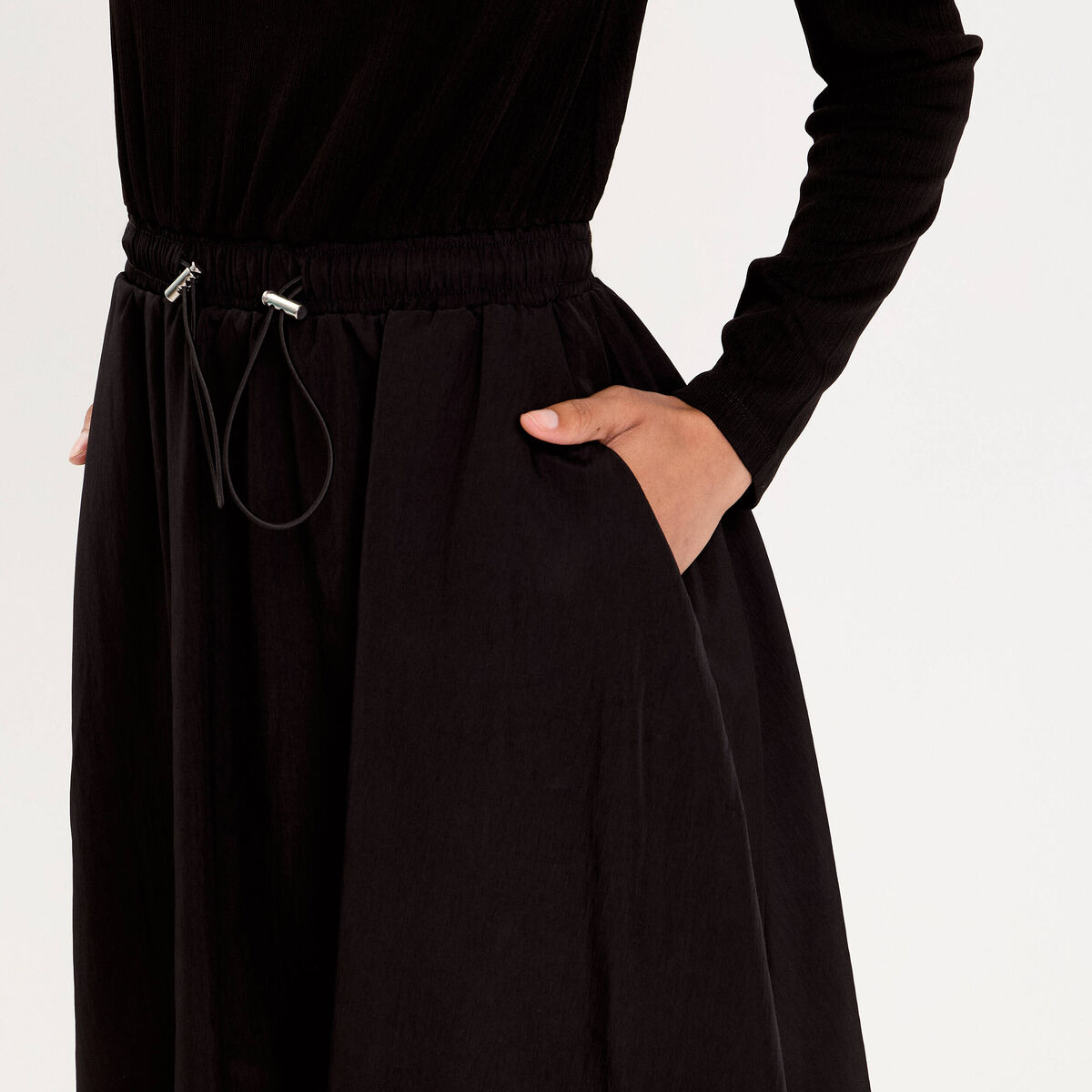 Robe courte droite col bateau noir femme