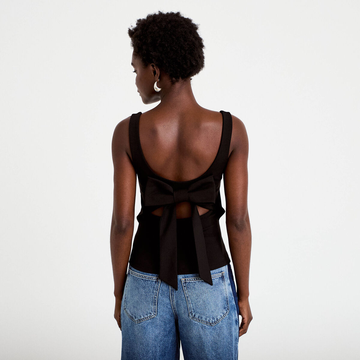 Top cintr&eacute; sans manches col carr&eacute; noir femme