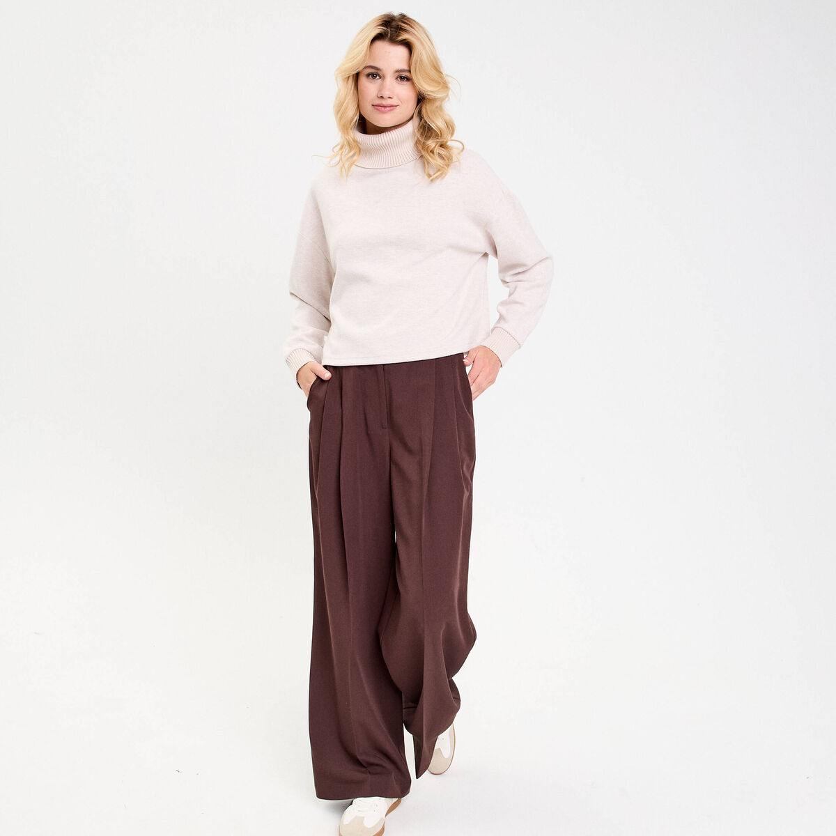 Sweat col roul&eacute; manches longues sable femme