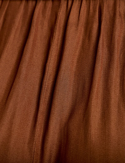 Robe longue &eacute;vas&eacute;e col v satin&eacute;e marron femme