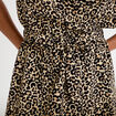 Robe courte &eacute;vas&eacute;e col v manches courtes beige femme