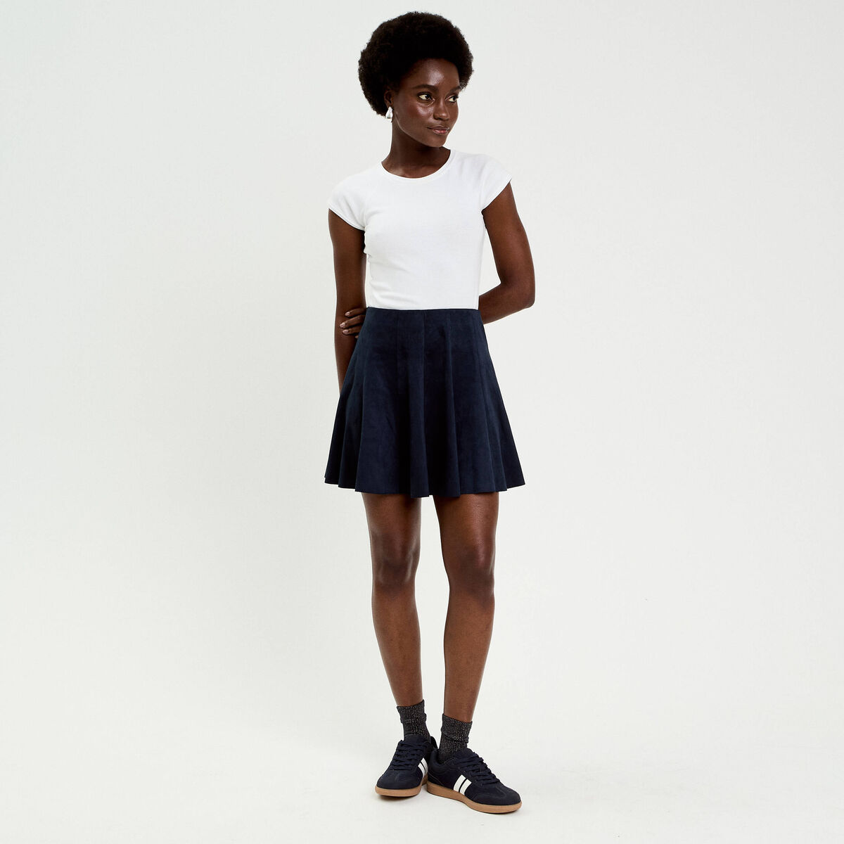 Jupe courte &eacute;vas&eacute;e aspect daim bleu marine femme