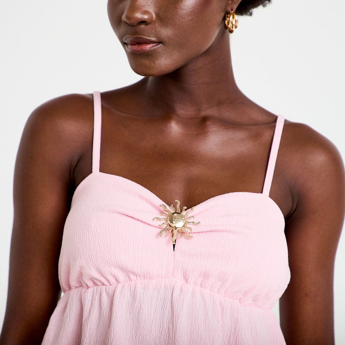 D&eacute;bardeur d&eacute;tail bijou rose clair femme