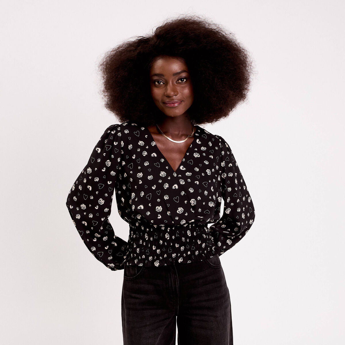 Blouse courte taille smock&eacute;e noir femme