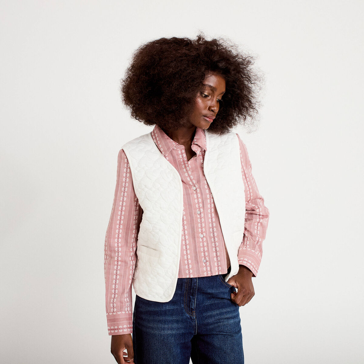 Gilet matelass&eacute; sans manches ecru femme