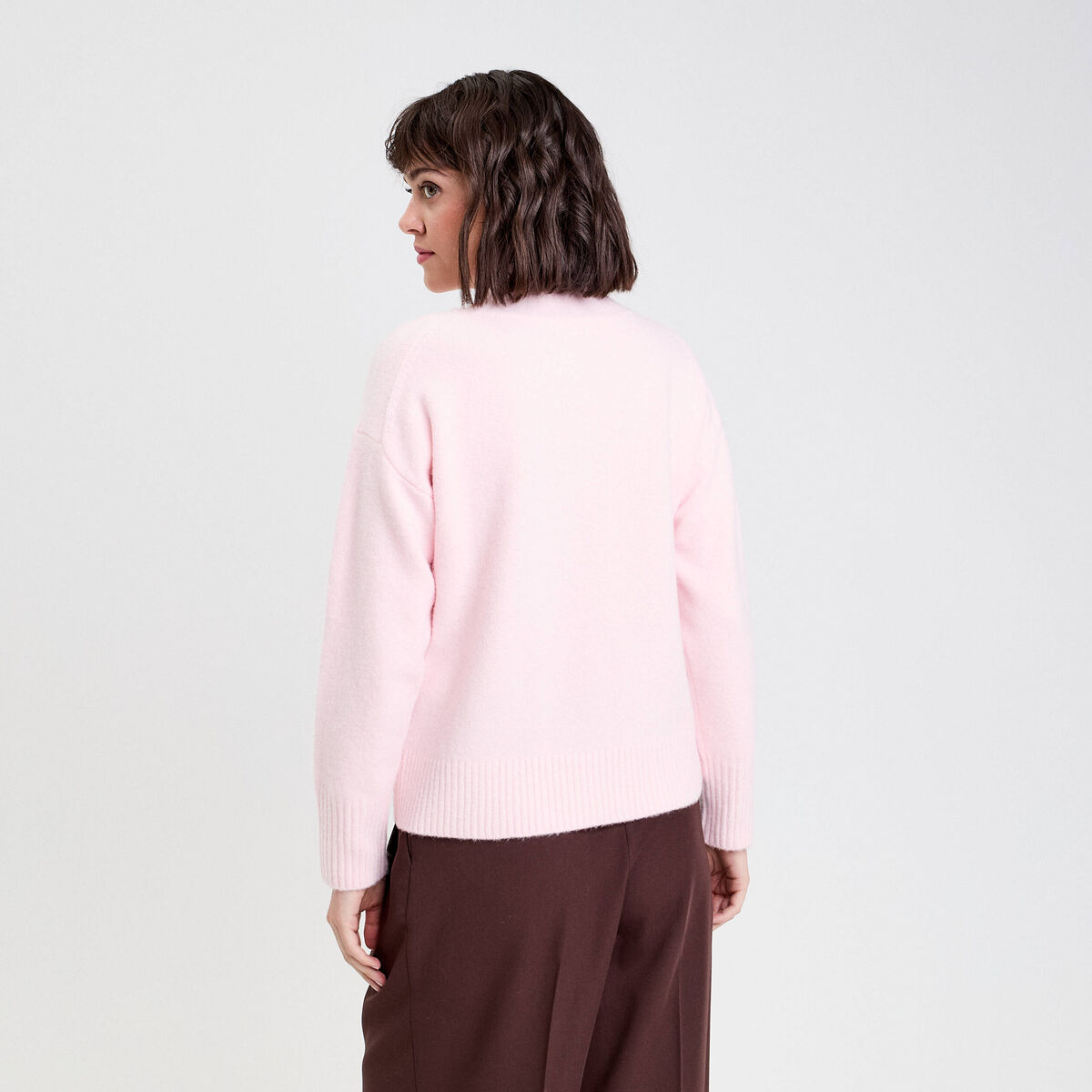 Pull col roul&eacute; manches longues rose clair femme