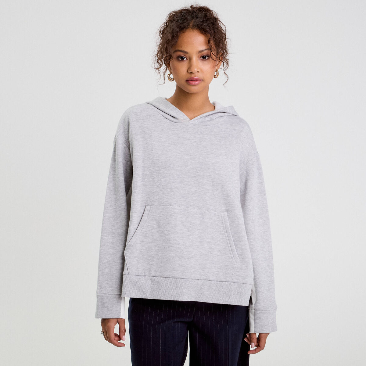 Sweat droit long &agrave; capuche gris clair femme