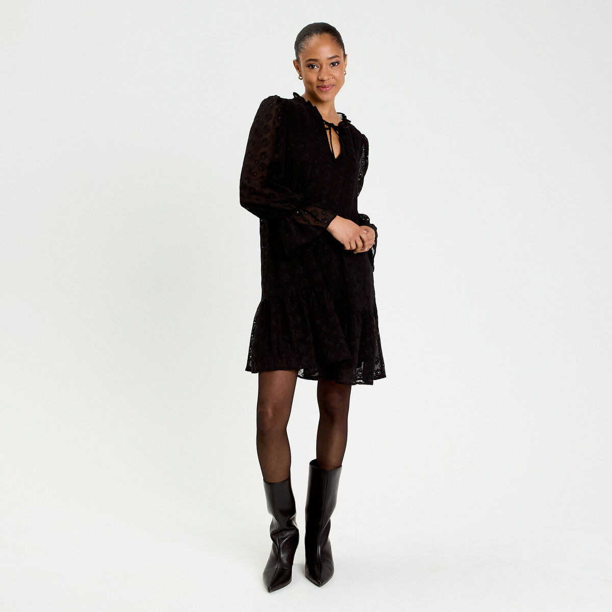 Robe &eacute;vas&eacute;e en voile brod&eacute; noir femme