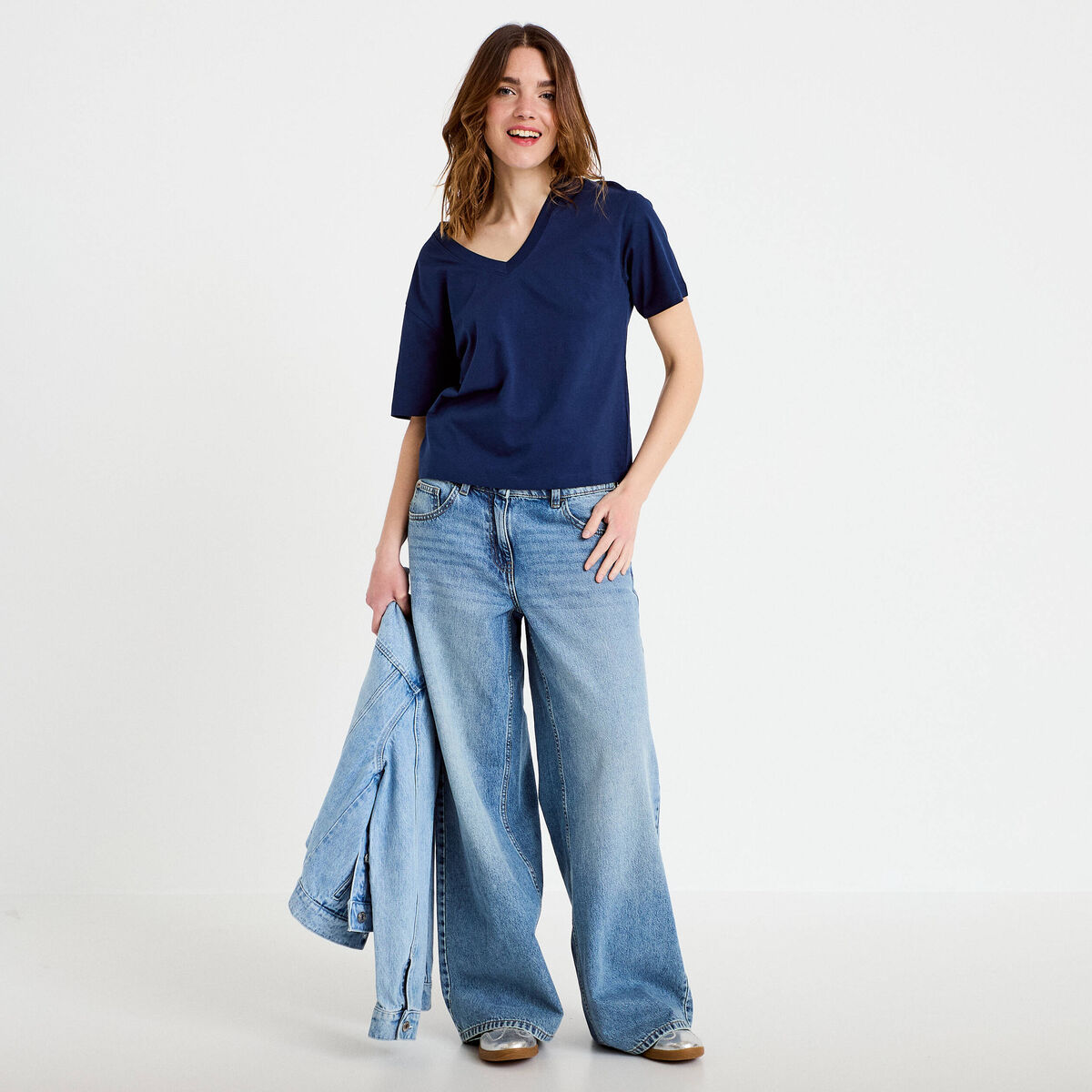 T-shirt col v manches courtes bleu fonc&eacute; femme