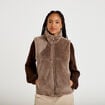 Veste courte ajust&eacute;e sans manches taupe femme
