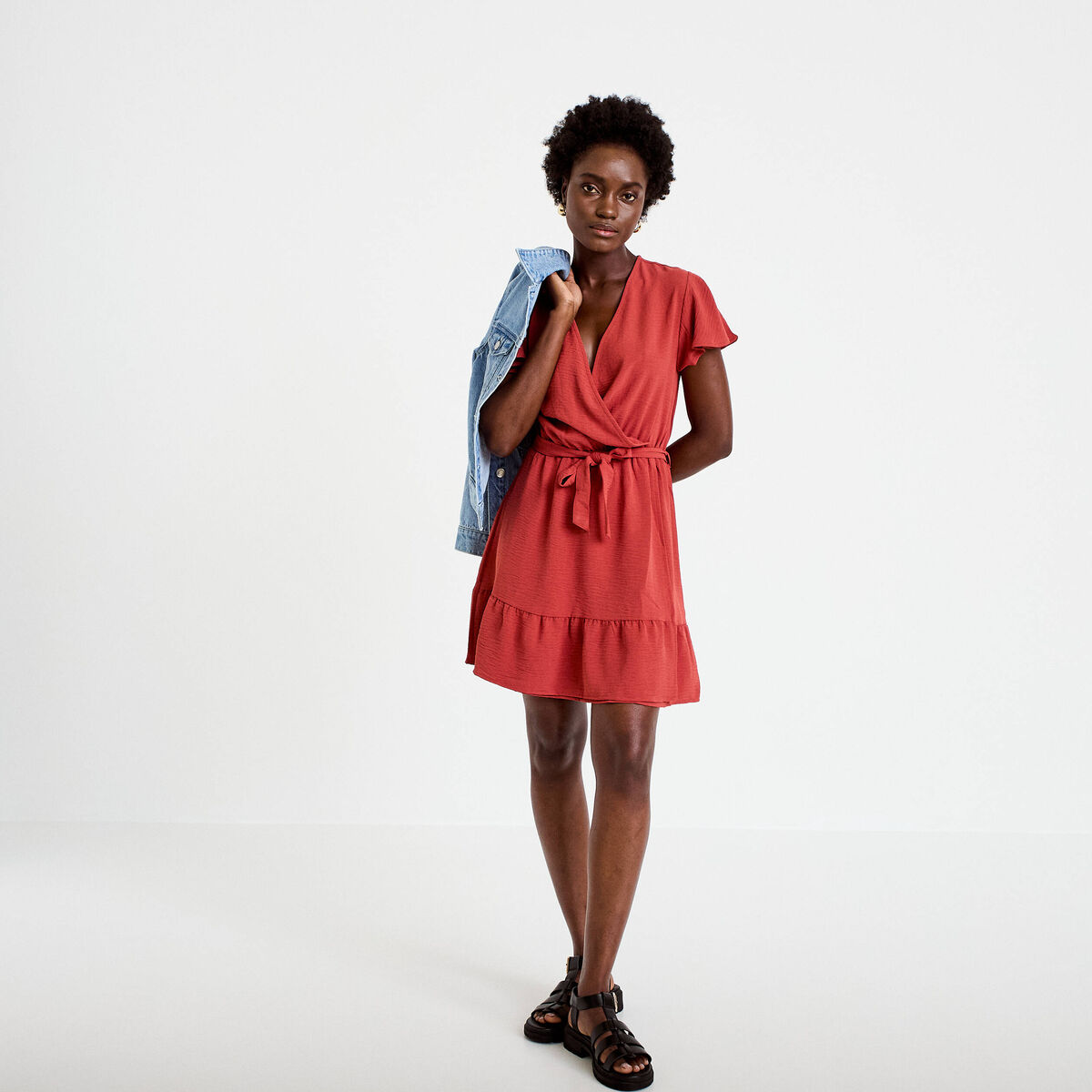 Robe courte &eacute;vas&eacute;e col v manches courtes vieux rose femme