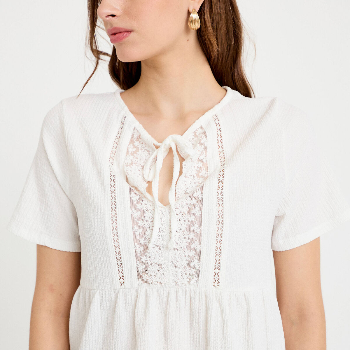 Blouse col v manches courtes dentelle ecru femme