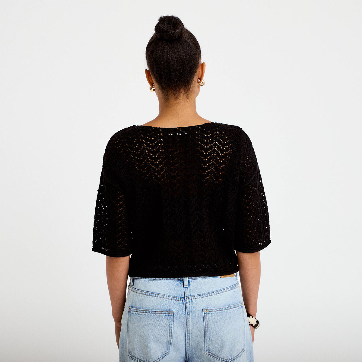 Pull ajour&eacute; aspect dentelle col rond noir femme