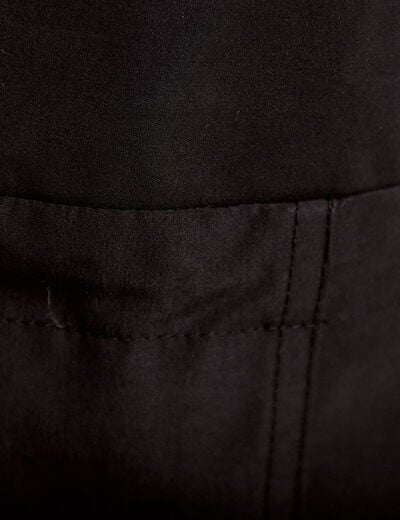 Veste courte bas resserr&eacute; &agrave; capuche noir femme