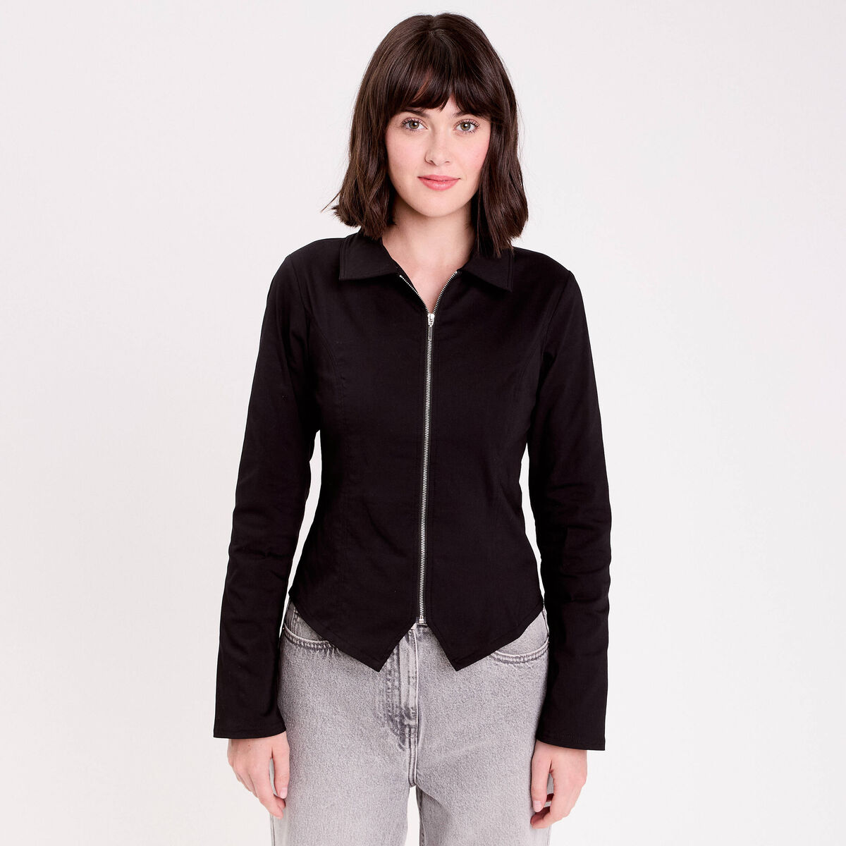 Chemise courte bas resserr&eacute; noir femme