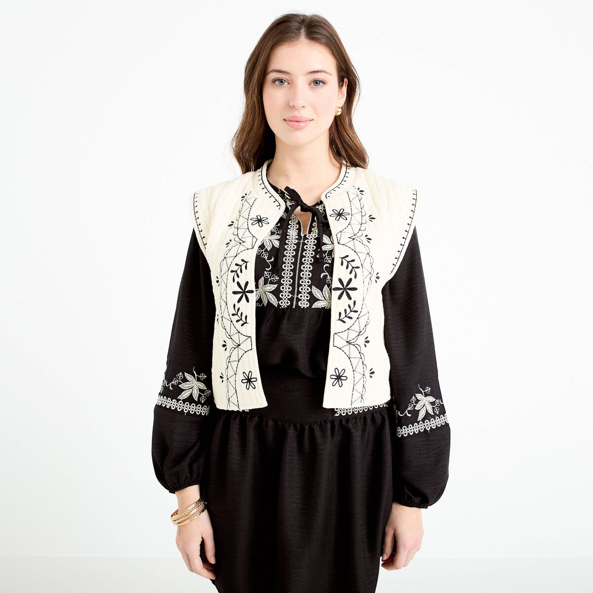 Veste sans manches brod&eacute;e ecru femme