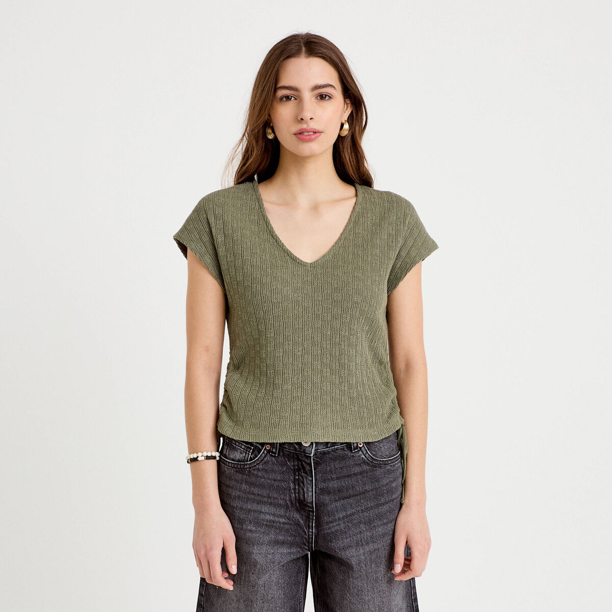 T-shirt ajour&eacute; d&eacute;tails cordons vert kaki femme