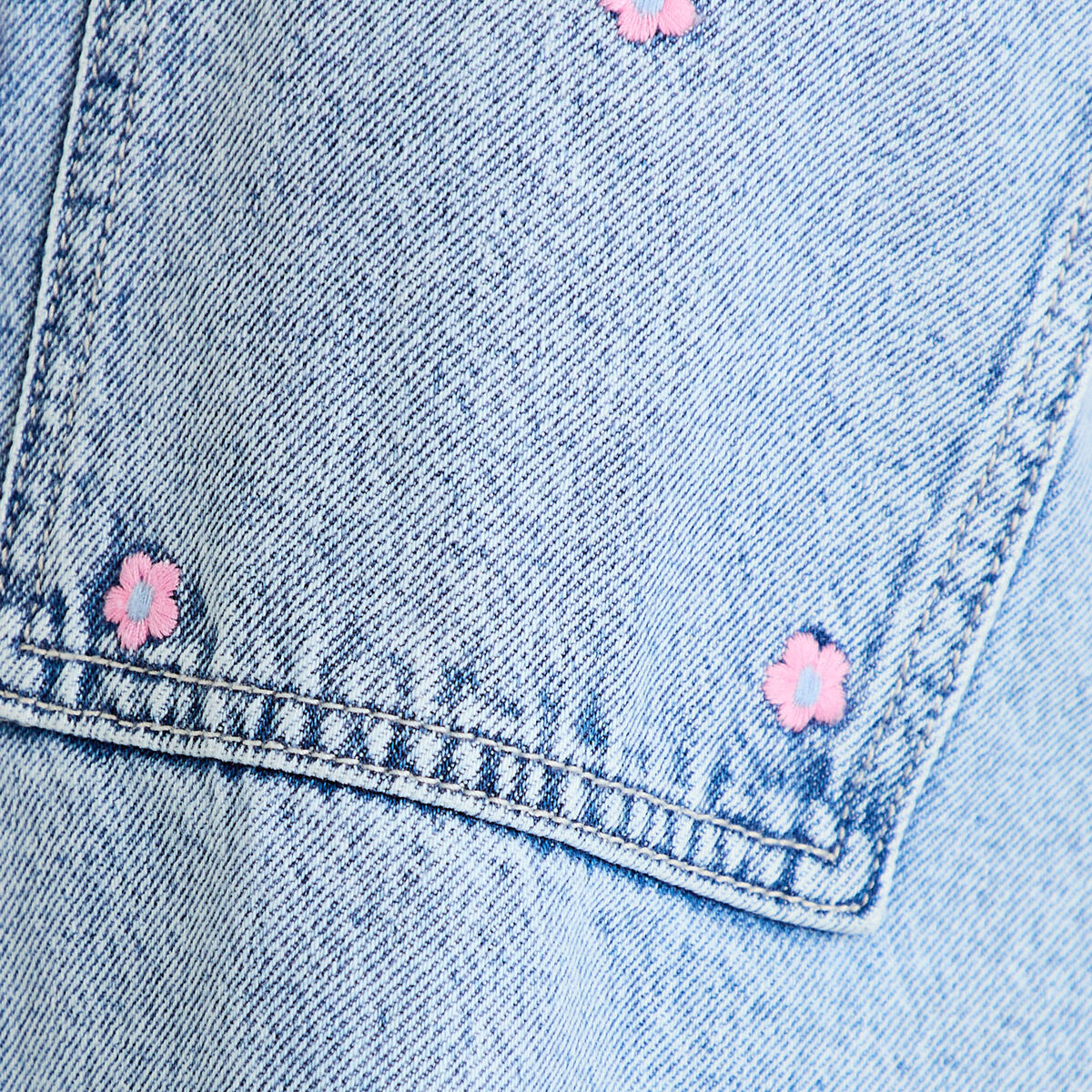 Surchemise denim broderies fleurs bleu fonc&eacute; femme