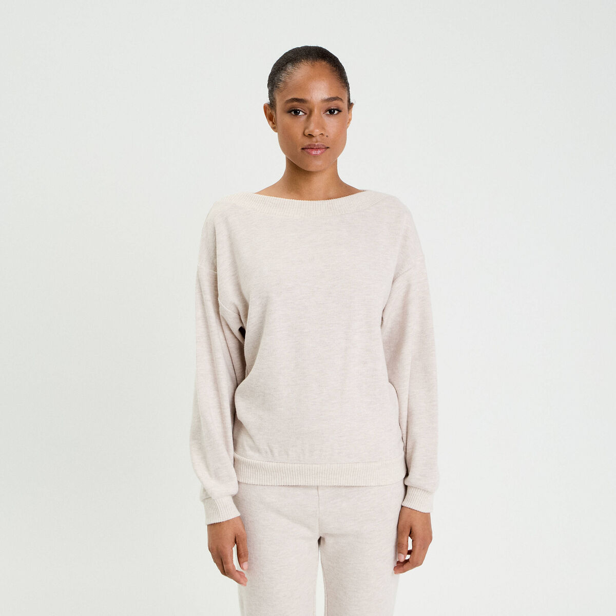 Sweat duveteux col rond manches longues sable femme