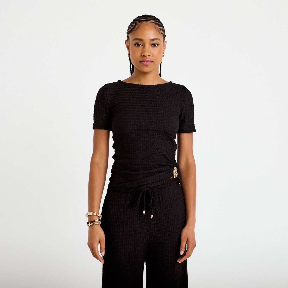T-shirt col rond manches courtes bijou noir femme