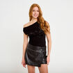 Top ajust&eacute; sans manches col bateau noir femme