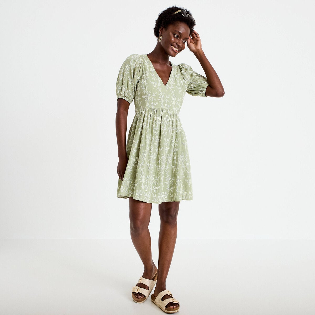 Robe droite courte col v manches courtes vert femme