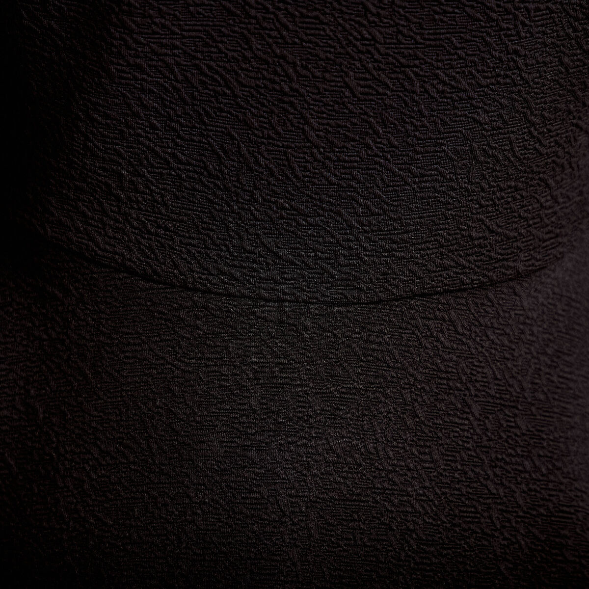 Top cintr&eacute; p&eacute;plum noir femme