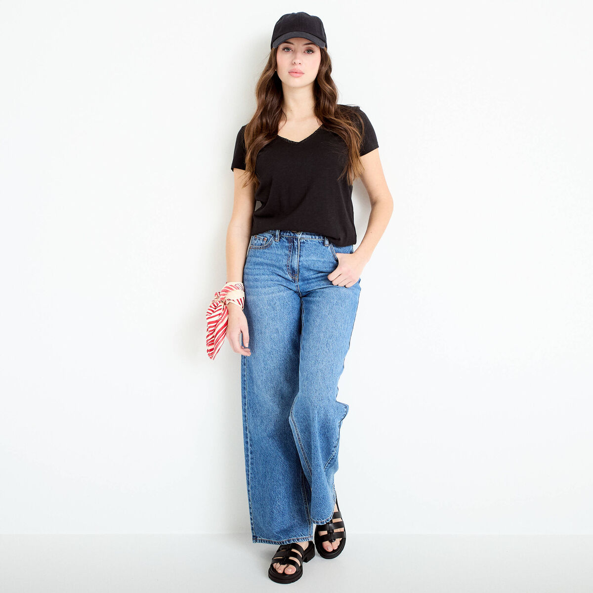 T-shirt col v manches courtes noir femme