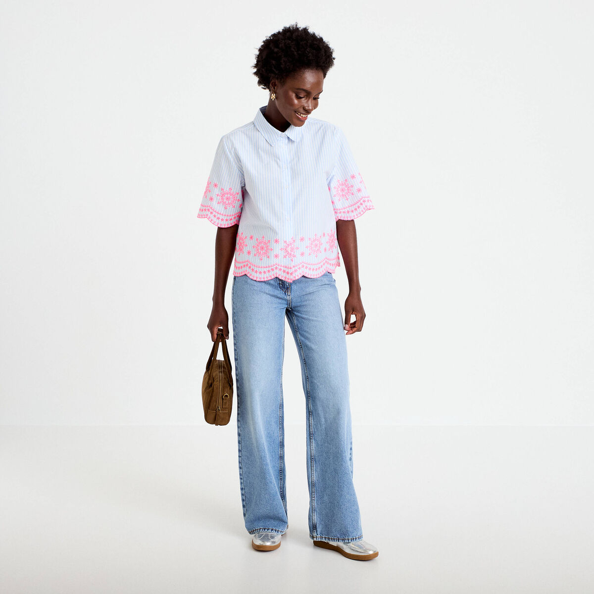Chemise brod&eacute;e manches courtes bleu ciel femme