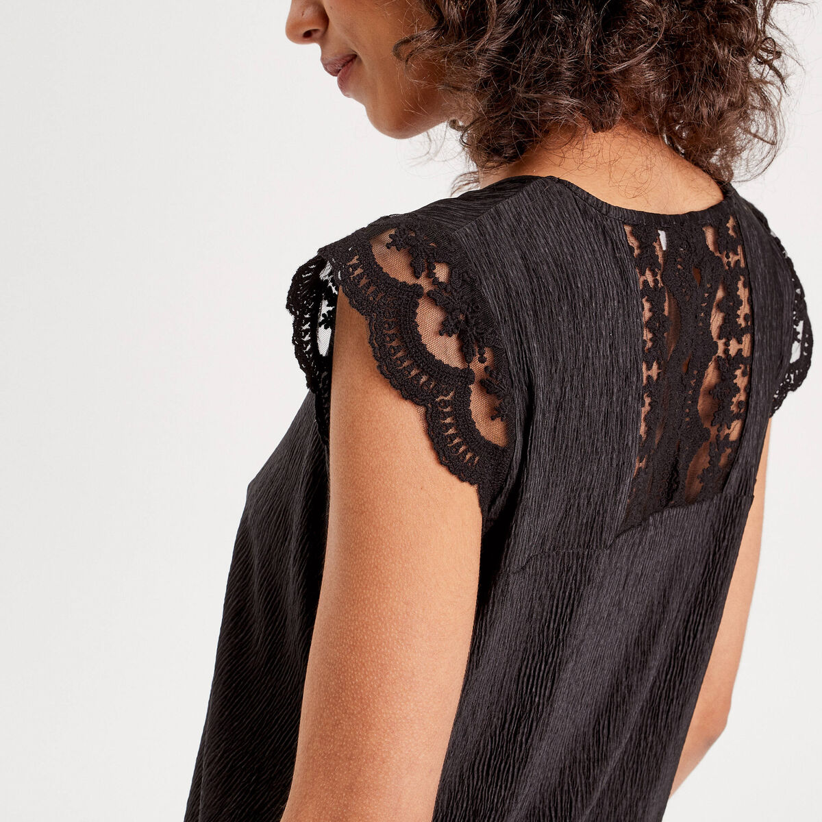 Blouse sans manches pliss&eacute;e noir femme