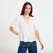 Blouse col v manches courtes brod&eacute;e ecru femme