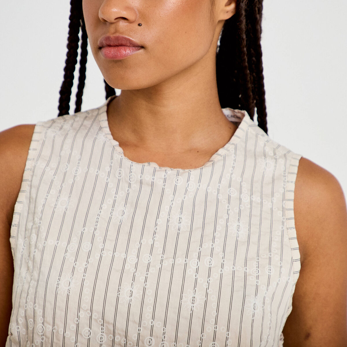 Blouse droite sans manches pliss&eacute;e creme femme