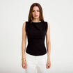 T-shirt ajust&eacute; col bateau sans manches noir femme