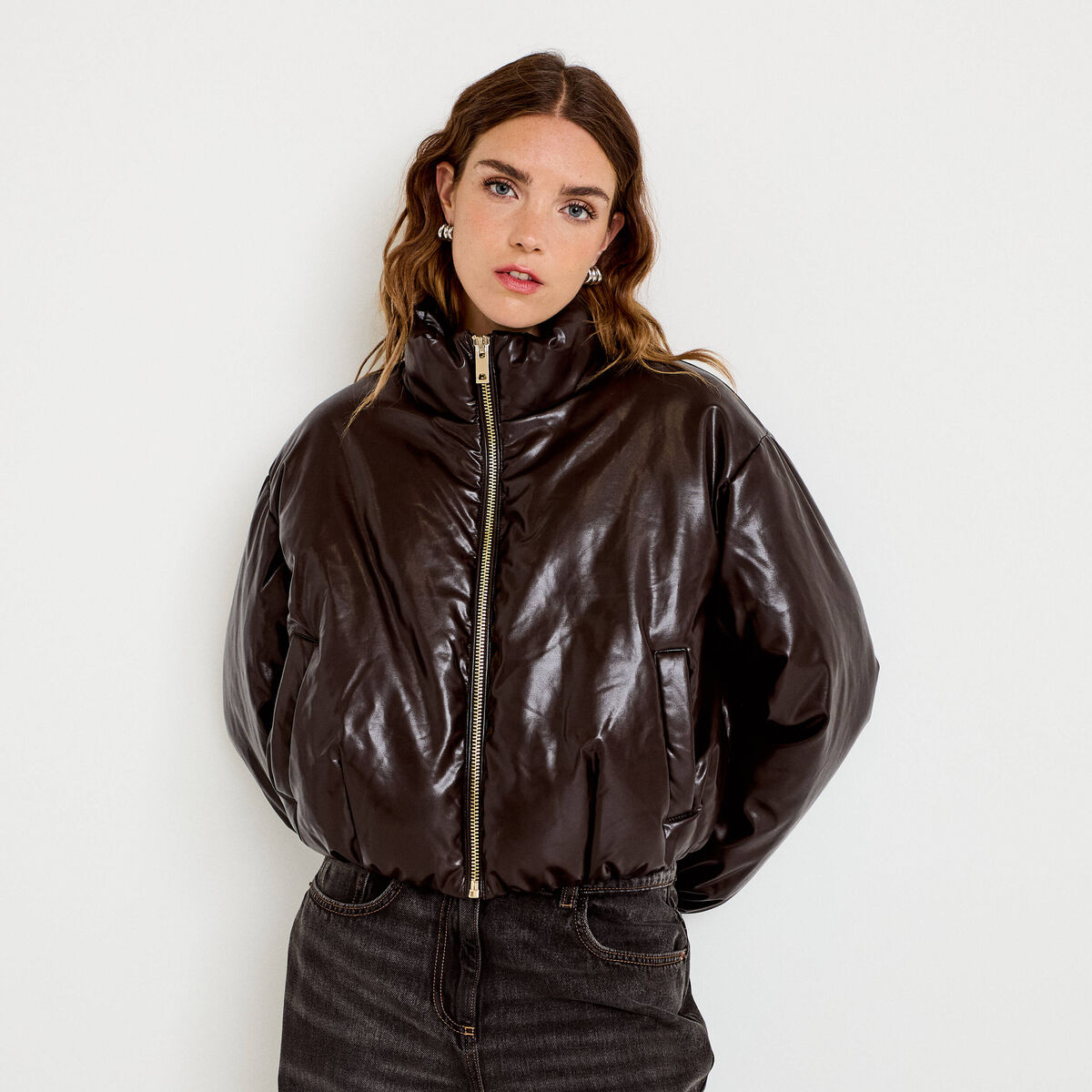 Doudoune cropped similicuir col montant marron fonc&eacute; femme