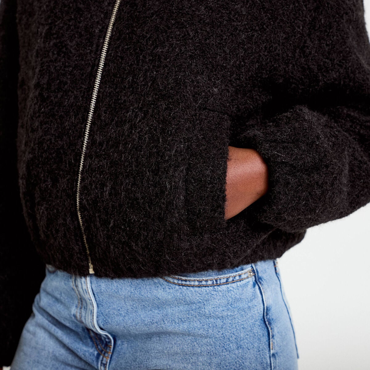 Veste cropped bas resserr&eacute; noir femme