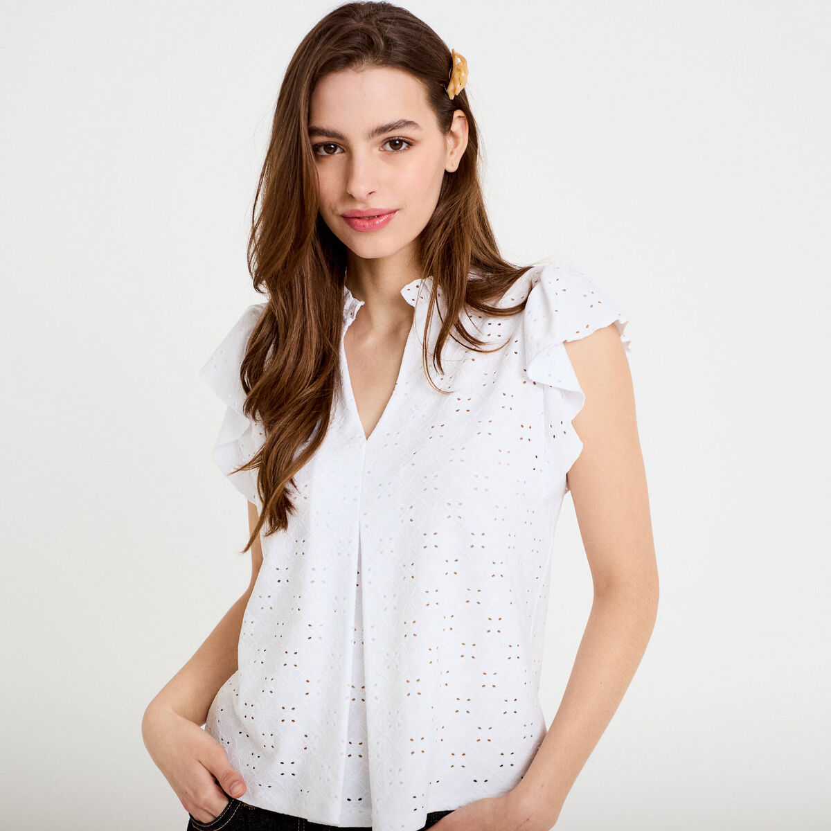 Blouse ajour&eacute;e col v manches courtes ecru femme