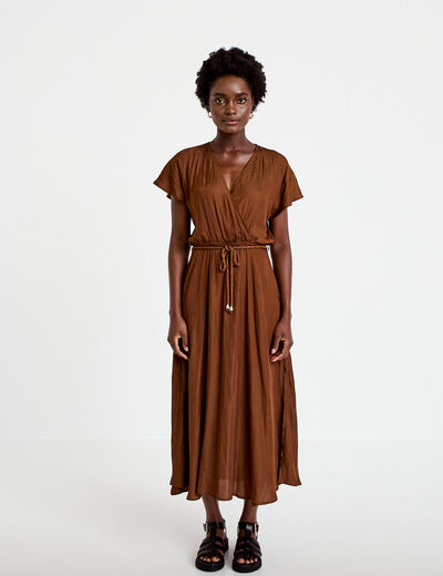 Robe longue &eacute;vas&eacute;e col v satin&eacute;e marron femme